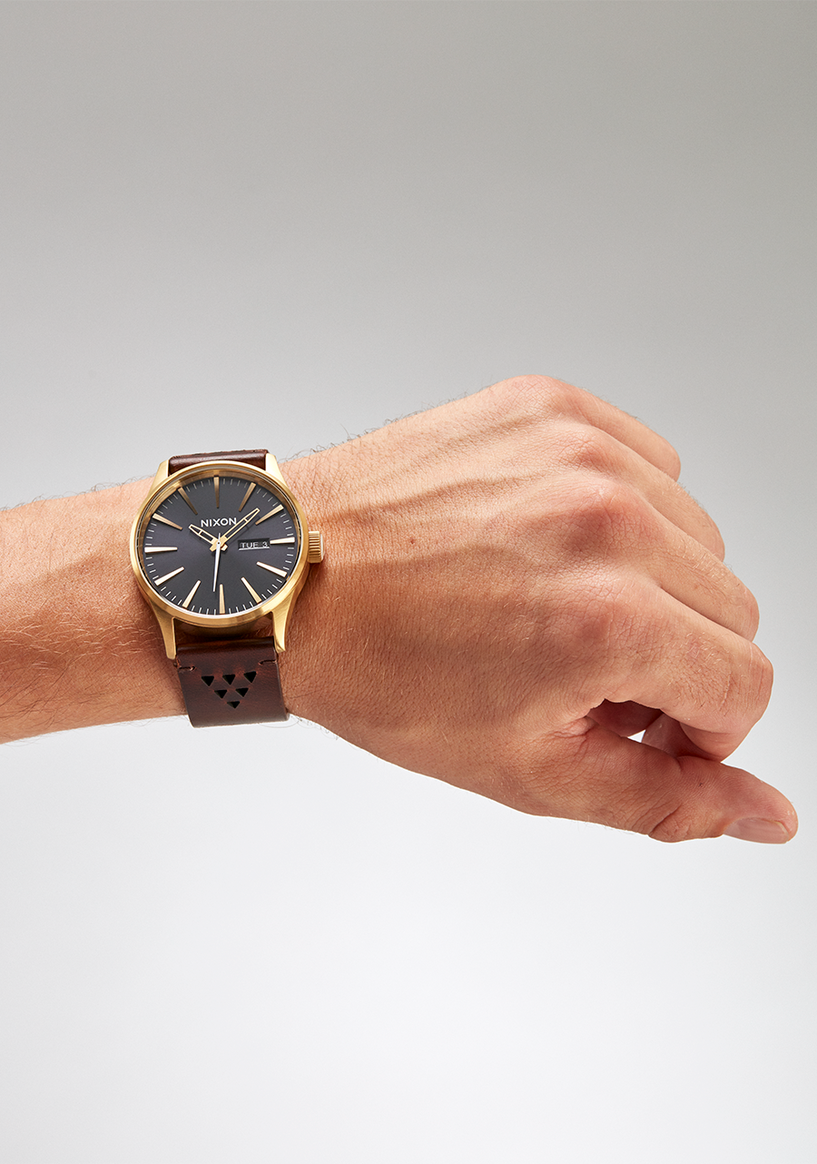 
NIXDEV01 Sentry Leather Analog Watch - Gold / Indigo / Brown - View 6